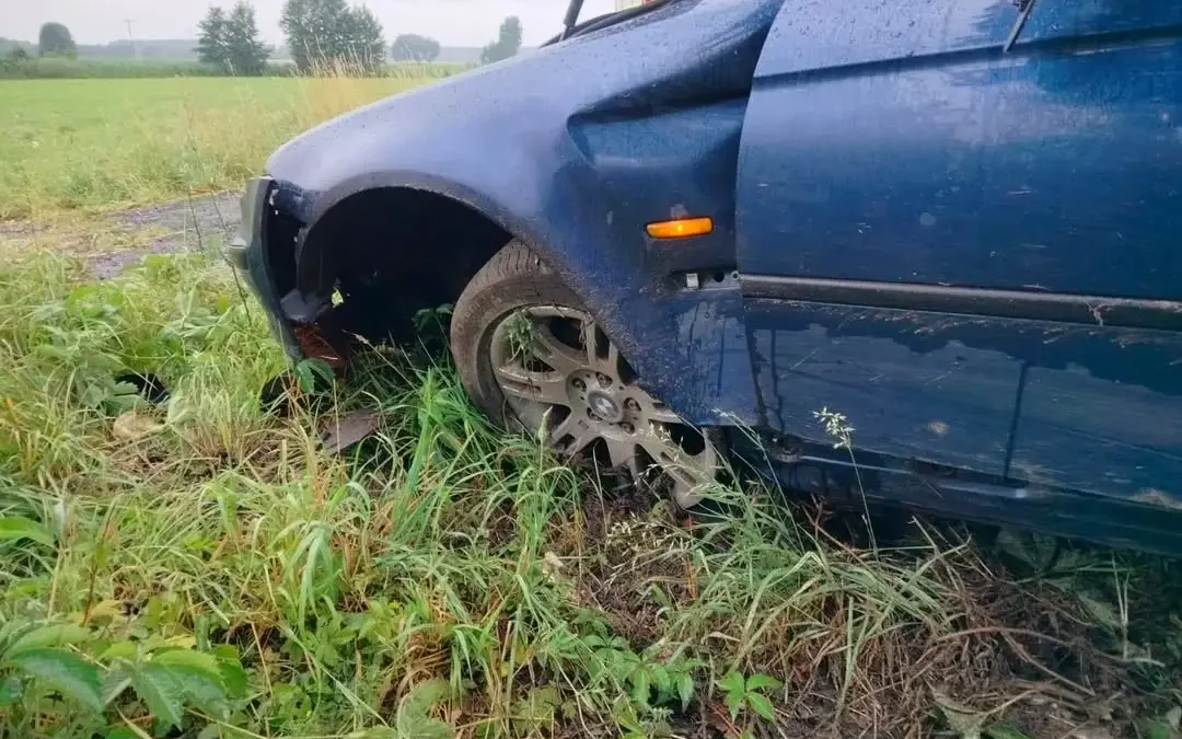 34-latek z powiatu leszczyńskiego spowodował kolizję i miał cofnięte uprawnienia