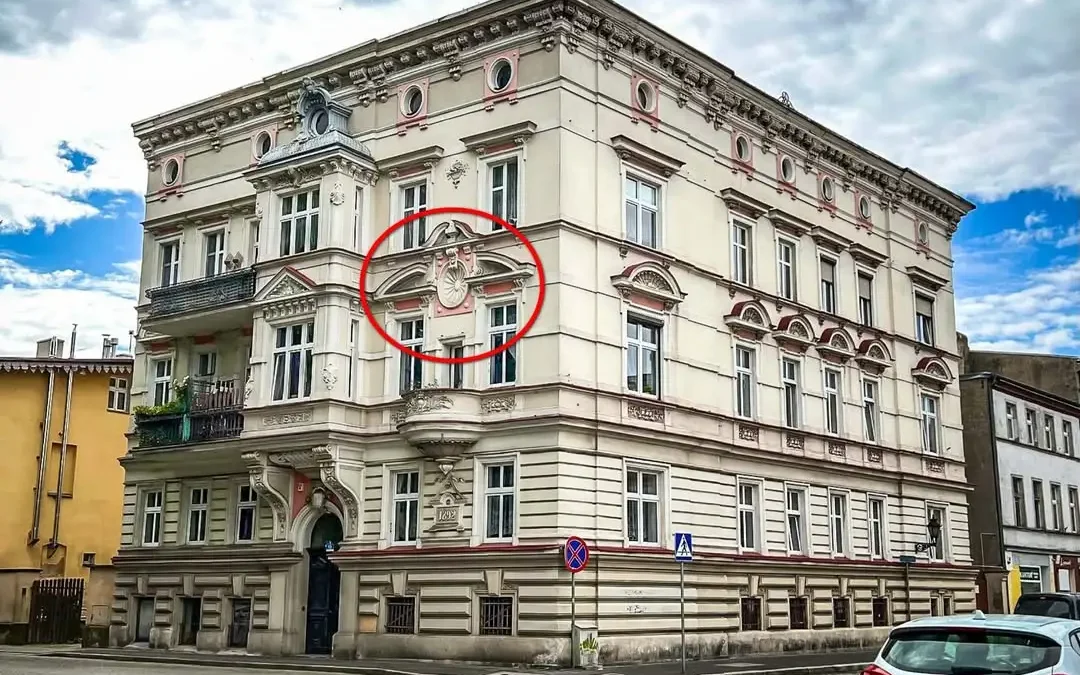 Letnia zabawa fotograficzna w Lesznie – odkrywamy detale architektoniczne