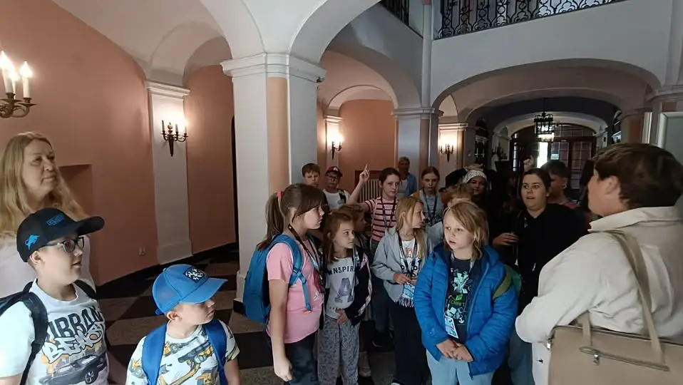 Półkolonie „Lato z MOKiem”: wizyta w zamku i lody w Rydzynie