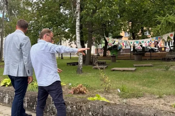 Prawie 500 tys. zł z PFRON dla Leszna – nowe busy i boisko dla osób z niepełnosprawnościami
