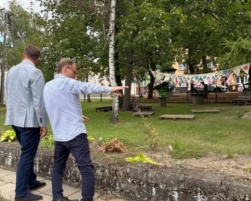 Prawie 500 tys. zł z PFRON dla Leszna – nowe busy i boisko dla osób z niepełnosprawnościami