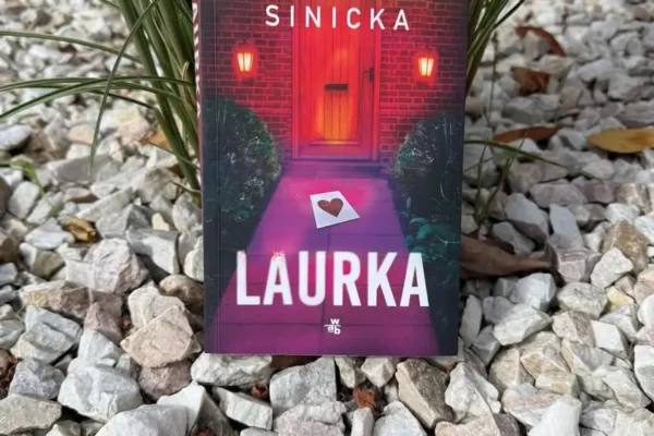Polecajka tygodnia: „Laurka” Alicji Sinickiej – thriller psychologiczny w bibliotece w Wijewie