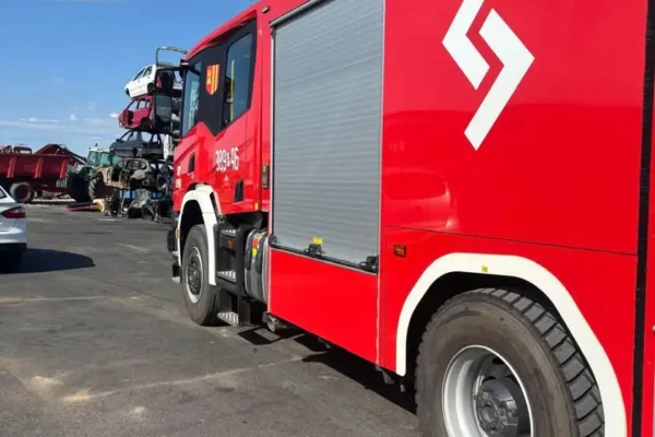 Pożar samochodu w Targowisku – interwencja strażaków z OSP Lipno