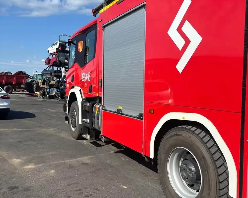 Pożar samochodu w Targowisku – interwencja strażaków z OSP Lipno