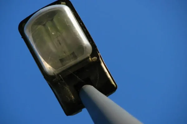 Leszno zrywa umowę z wykonawcą oświetlenia ulicznego na kilku osiedlach
