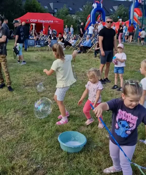 Wakacyjny Piknik Rodzinny na Gronowie – trwa świetna zabawa w Lesznie