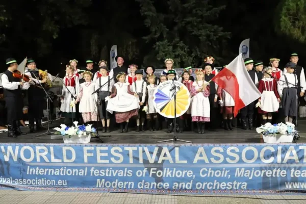 Zespół „Nowe Lotko” z Bukówca Górnego zachwycił Grecję na festiwalu „Pod Niebem Olimpu”