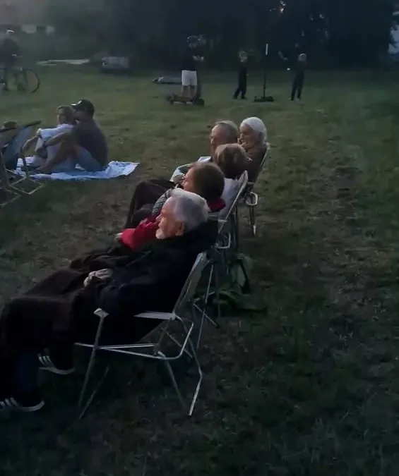 Piknik Wakacyjny na Gronowie: od piana party do kina pod gwiazdami