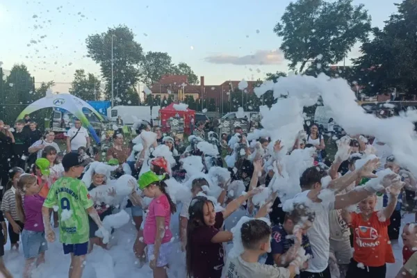 Piknik Wakacyjny w Lesznie zgromadził tłumy mieszkańców