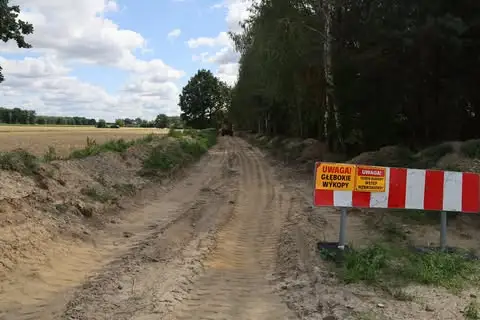 Postępują prace drogowe w gminie Osieczna – przebudowa dróg powiatowych i gminnych