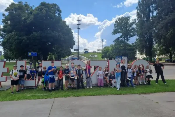 Półkolonie Lato z MOK-iem zakończone – dzieci bawiły się w kinie i na placu zabaw