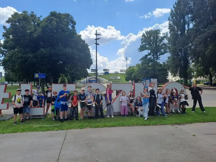 Półkolonie Lato z MOK-iem zakończone – dzieci bawiły się w kinie i na placu zabaw