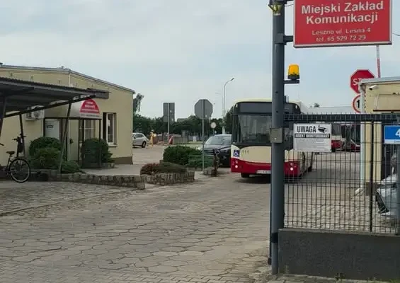 Pożegnanie Jelcza M121I/4 nr 111 – brat bliźniak nr 110 wciąż czeka na nabywcę