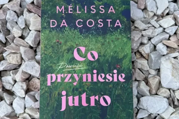 Polecajka tygodnia: „Co przyniesie jutro” – książka o stracie i nadziei w bibliotece w Wijewie