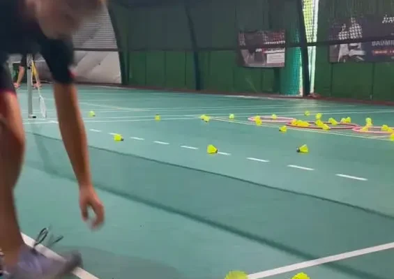 Wakacje z Badmintonem: Dzieciaki wymiatają w ramach programu KLUB 2026