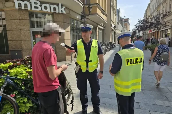 Wakacyjna akcja policji w Lesznie: kontrole jednośladów i edukacja