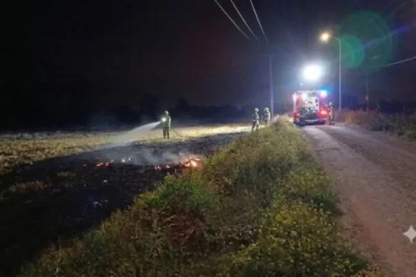 Pożar rżyska w Lesznie – nocna akcja strażaków z OSP