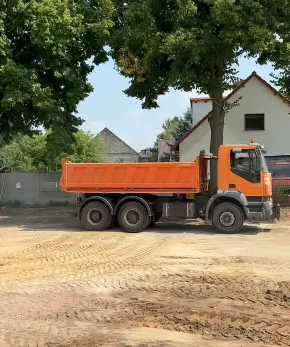 Trwa przebudowa wyjazdu ze szkoły w Święciechowie – inwestycja gotowa przed nowym rokiem szkolnym