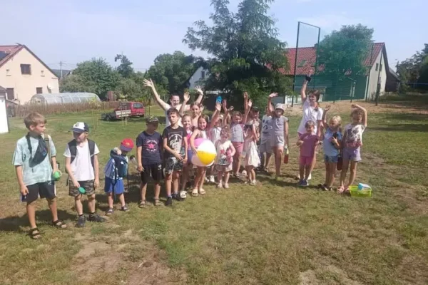 Mięciutkie Wakacje w Dominicach: Sensoryczne Zabawy dla Dzieci