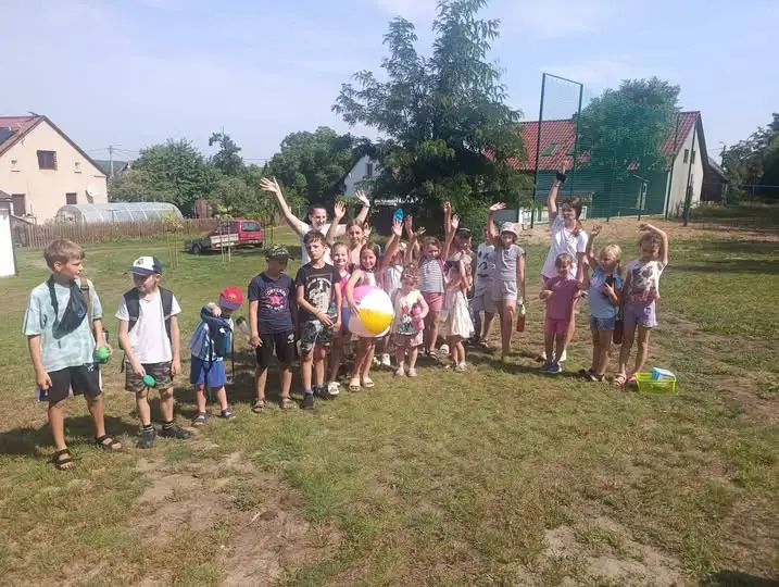 Mięciutkie Wakacje w Dominicach: Sensoryczne Zabawy dla Dzieci