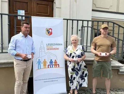 „Pudełko Życia” dla seniorów w Lesznie – nowa inicjatywa wspierająca bezpieczeństwo