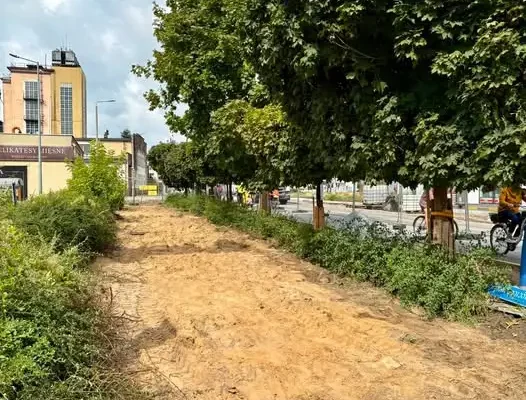 Remont ul. Święciechowskiej w Lesznie: piesi i rowerzyści korzystają z jezdni