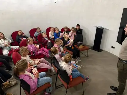 Lodowe przygody w bibliotece w Wijewie – relacja z wakacyjnych zajęć