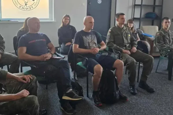 Spotkanie z WCR Leszno podczas kursu spadochronowego