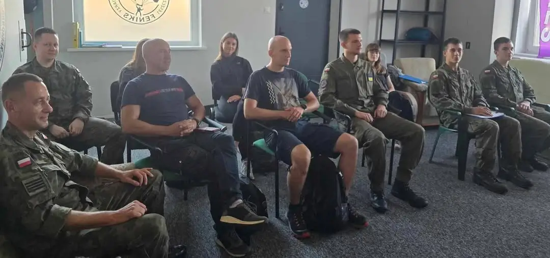 Spotkanie z WCR Leszno podczas kursu spadochronowego
