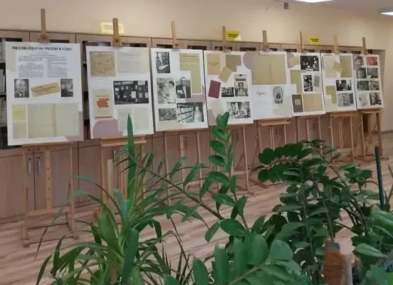 Wystawa w Pawłowicach z okazji 80-lecia Biblioteki Powiatowej