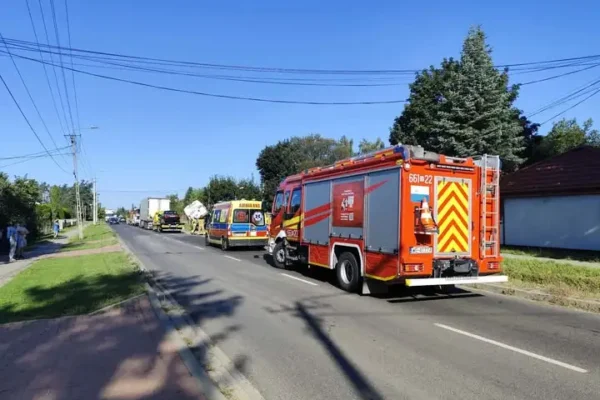 Zderzenie dostawczaka z ciężarówką w Plewniaku. Jedna osoba ranna