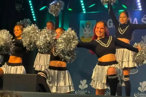 Gala Stypendiów Wójta Gminy Święciechowa – występ zespołu i gratulacje dla uczniów