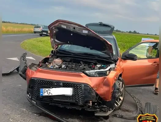 Wypadek na drodze Krzemieniewo-Oporówko: dwie osoby ranne, ruch odbywał się wahadłowo