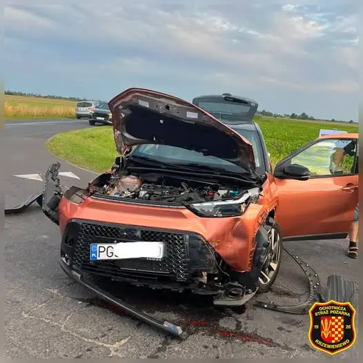 Wypadek na drodze Krzemieniewo-Oporówko: dwie osoby ranne, ruch odbywał się wahadłowo