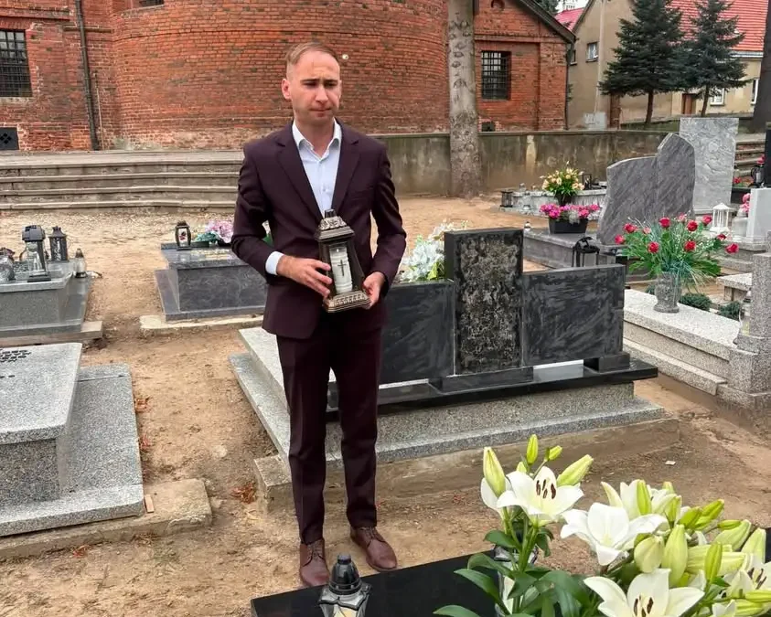 4. rocznica śmierci śp. Mariana Mielcarka – wspomnienie i symboliczny znicz od wójta