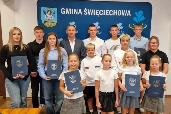 Wójt Gminy Święciechowa wręczył stypendia sportowe za osiągnięcia w 2025 roku