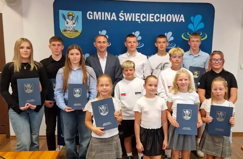 Wójt Gminy Święciechowa wręczył stypendia sportowe za osiągnięcia w 2025 roku