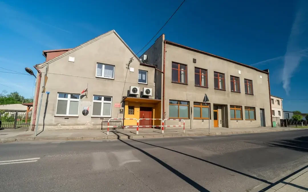 Gmina Świeciechowa modernizuje salę wiejską w Lasocicach – umowa podpisana