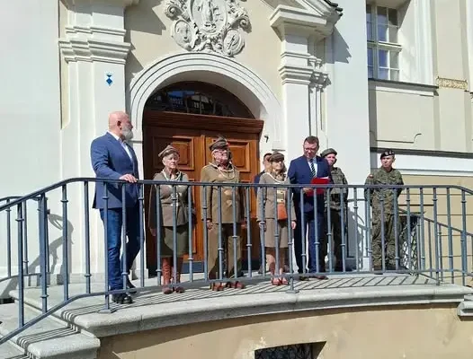 VII Rajd na Wschowę: Uroczyste pożegnanie na leszczyńskim Rynku w 87. rocznicę wybuchu II wojny światowej