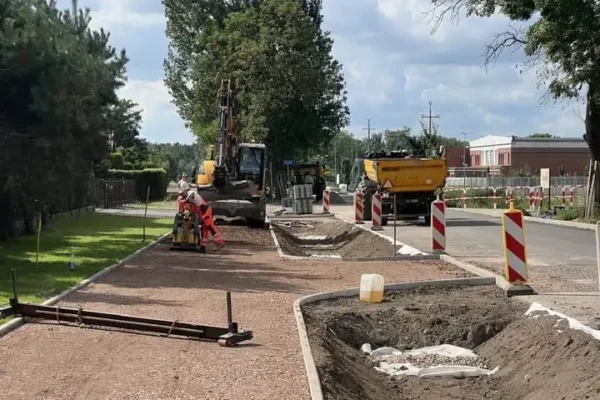 Trwa budowa ulicy Henrykowskiej w Zaborowie. Powstaje też ciąg pieszo-rowerowy