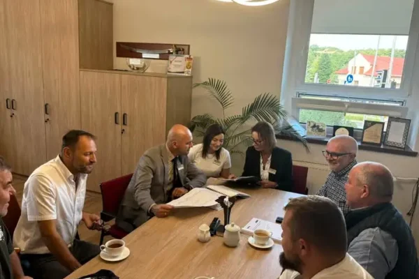 Gmina Włoszakowice: intensywne prace na inwestycjach – wiaty, zbiorniki i centrum kultury