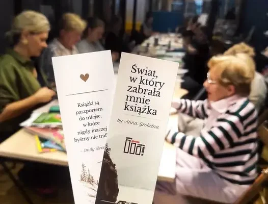 Warsztaty artystyczne w bibliotece w Lipnie – powstały mapy marzeń inspirowane książkami
