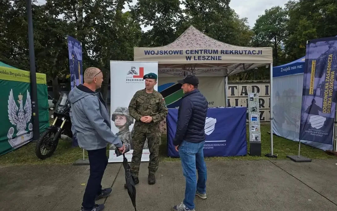 Mobilny punkt rekrutacyjny wojska na Festiwalu FIKA w Lesznie