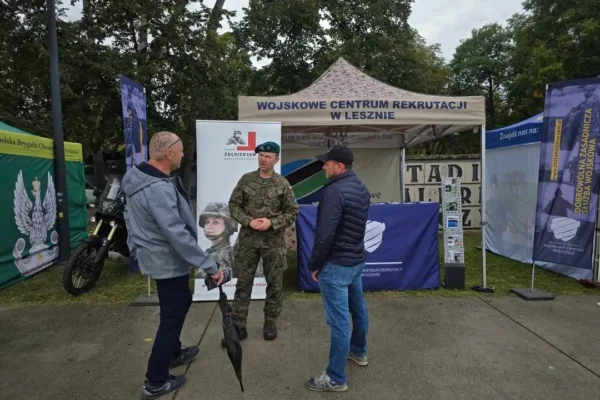 Mobilny punkt rekrutacyjny wojska na Festiwalu FIKA w Lesznie