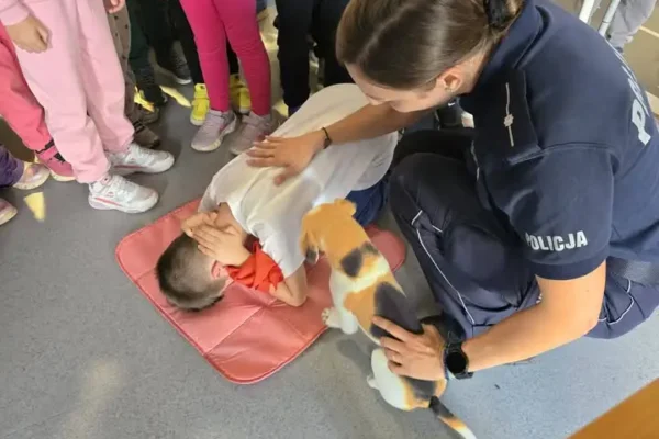 Policjanci z Leszna edukowali przedszkolaki podczas XIV Dnia Przedszkolaka
