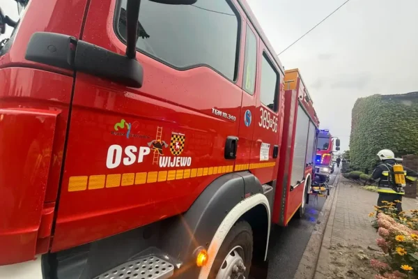 Pożar domu w Potrzebowie. Sześć zastępów straży w akcji