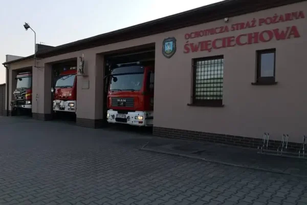 Druhowie OSP KSRG Święciechowa odnowili elewację remizy