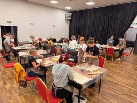 Warsztaty ceramiczne w GOK Lipno – pierwsze spotkanie za nami, kolejne już we wtorek