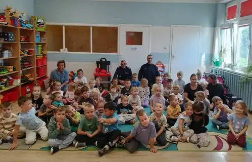 Dzielnicowi z Wijewa spotkali się z przedszkolakami