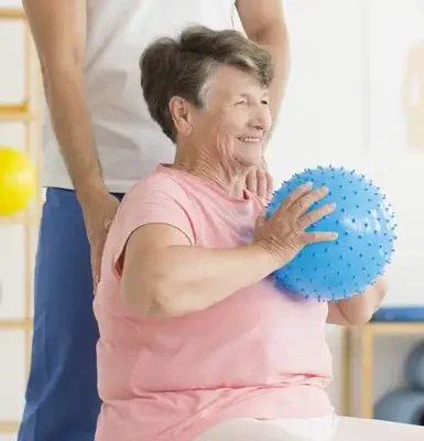 Leszno: dodatkowy nabór na bezpłatną rehabilitację dla seniorów – 23 wolne miejsca